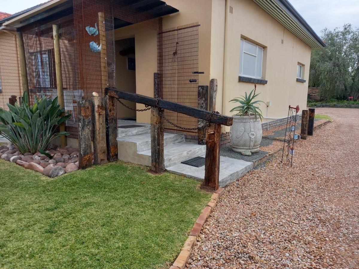 Mitat Guesthouse Beaufort West Dış mekan fotoğraf