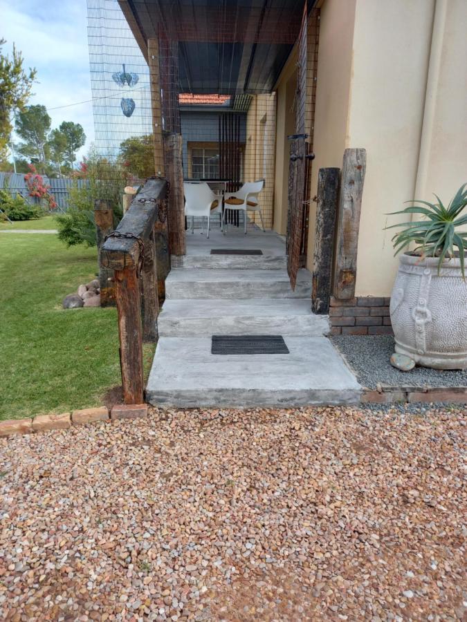 Mitat Guesthouse Beaufort West Dış mekan fotoğraf